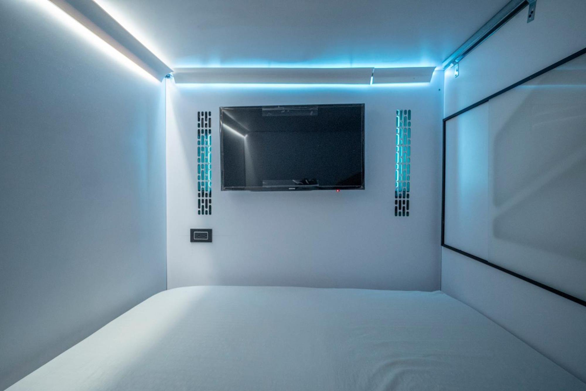 Caps Capsule hotel *