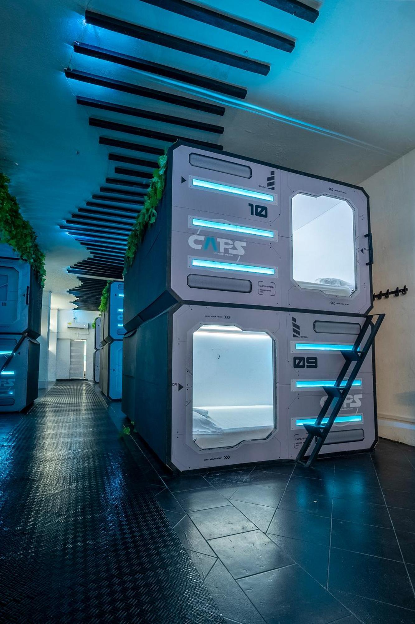 Caps Capsule hotel *